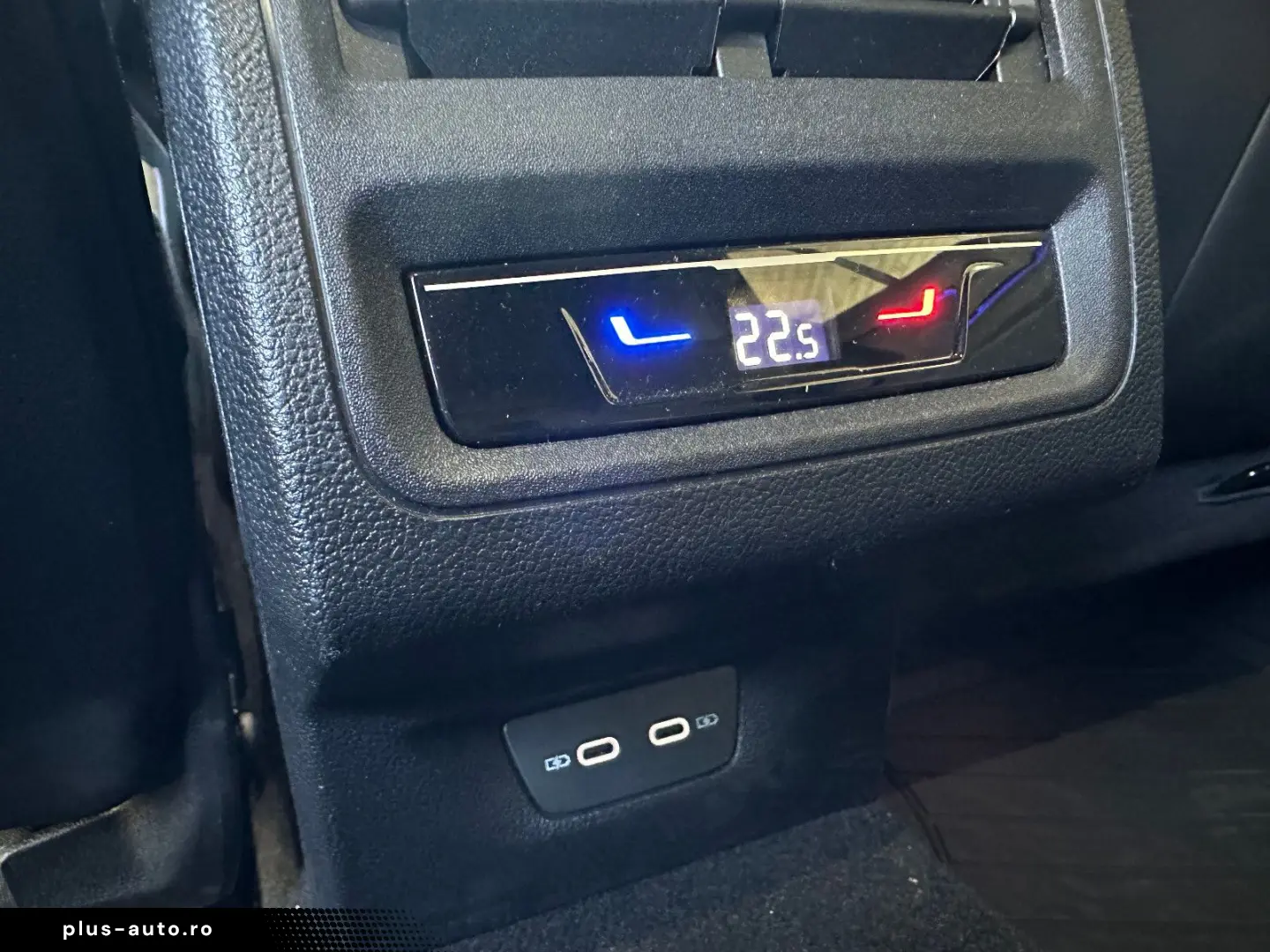 VW Golf VIII R 2.0 TSI DSG 4MOTION    R-Performance