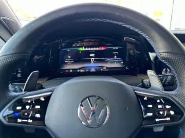 VW Golf VIII R 2.0 TSI DSG 4MOTION    R-Performance