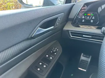 VW Golf VIII R 2.0 TSI DSG 4MOTION    R-Performance