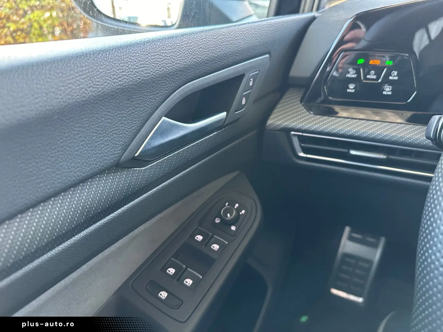 VW Golf VIII R 2.0 TSI DSG 4MOTION    R-Performance