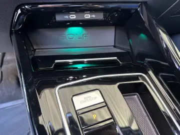 VW Golf VIII R 2.0 TSI DSG 4MOTION    R-Performance