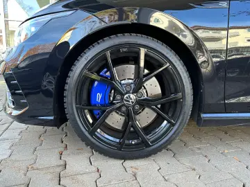 VW Golf VIII R 2.0 TSI DSG 4MOTION    R-Performance