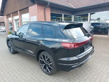 VW Touareg 3.0 TDI 4M R-Line AHK Standhzg Pano 360