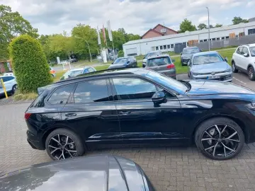 VW Touareg 3.0 TDI 4M R-Line AHK Standhzg Pano 360