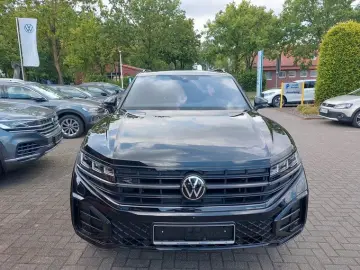 VW Touareg 3.0 TDI 4M R-Line AHK Standhzg Pano 360