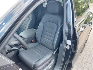 VW Touareg 3.0 TDI 4M R-Line AHK Standhzg Pano 360