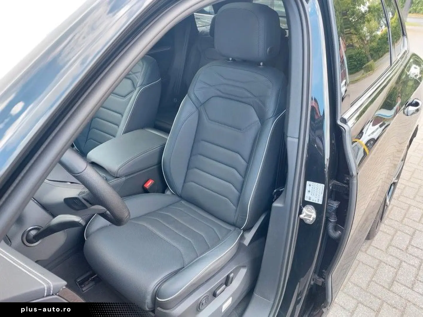 VW Touareg 3.0 TDI 4M R-Line AHK Standhzg Pano 360
