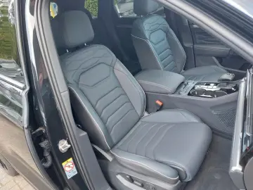 VW Touareg 3.0 TDI 4M R-Line AHK Standhzg Pano 360
