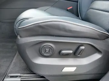 VW Touareg 3.0 TDI 4M R-Line AHK Standhzg Pano 360