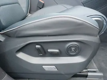 VW Touareg 3.0 TDI 4M R-Line AHK Standhzg Pano 360