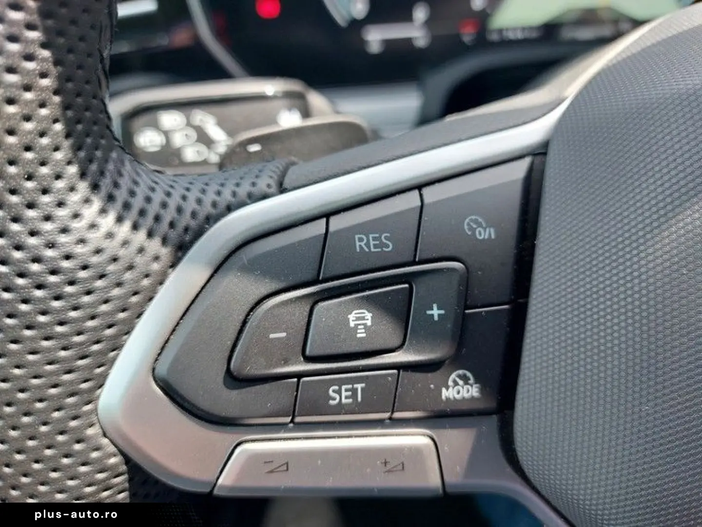 VW Touareg 3.0 TDI 4M R-Line AHK Standhzg Pano 360