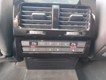 VW Touareg 3.0 TDI 4M R-Line AHK Standhzg Pano 360