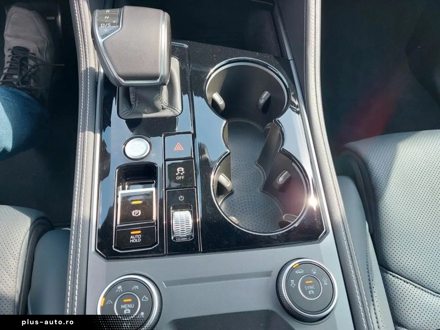 VW Touareg 3.0 TDI 4M R-Line AHK Standhzg Pano 360