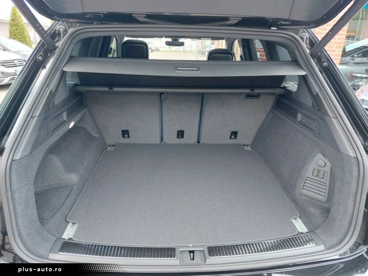 VW Touareg 3.0 TDI 4M R-Line AHK Standhzg Pano 360