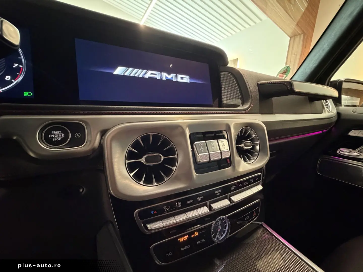 MERCEDES-BENZ G 63 AMG   Manufaktur Carbon Fond Entertaiment