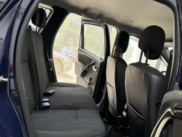 DACIA DUSTER Laureate Ac  2011