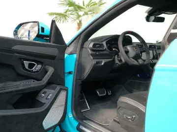 LAMBORGHINI Urus Performante CARBON B&O PANO AKRAPOVIC ADAS