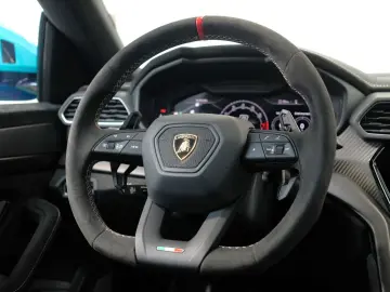 LAMBORGHINI Urus Performante CARBON B&O PANO AKRAPOVIC ADAS
