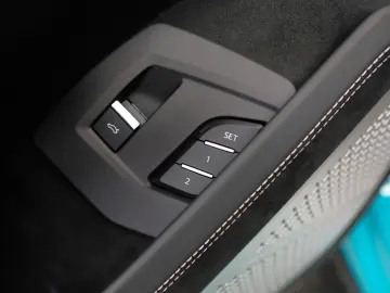 LAMBORGHINI Urus Performante CARBON B&O PANO AKRAPOVIC ADAS