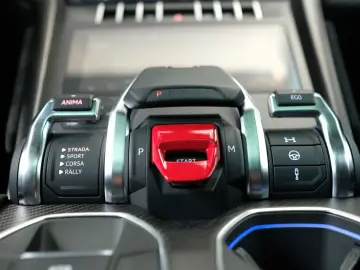 LAMBORGHINI Urus Performante CARBON B&O PANO AKRAPOVIC ADAS