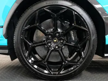 LAMBORGHINI Urus Performante CARBON B&O PANO AKRAPOVIC ADAS