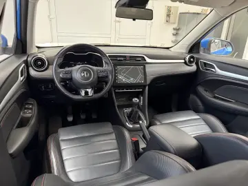 MG ZS CROSS 2024-04 Luxury