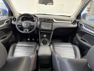 MG ZS CROSS 2024-04 Luxury