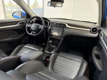 MG ZS CROSS 2024-04 Luxury