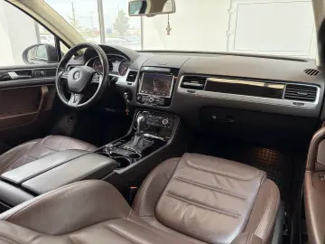 VOLKSWAGEN TOUAREG 4X4 SUV 2013
