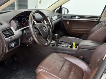 VOLKSWAGEN TOUAREG 4X4 SUV 2013