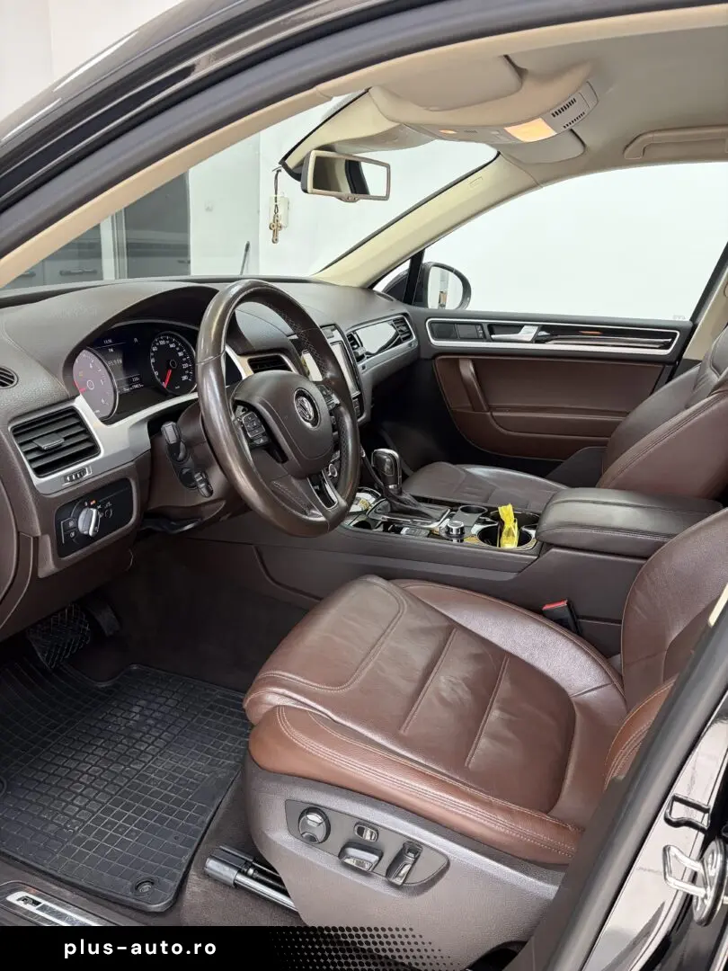 VOLKSWAGEN TOUAREG 4X4 SUV 2013