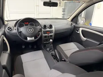 DACIA DUSTER SUV 2012 Laureate