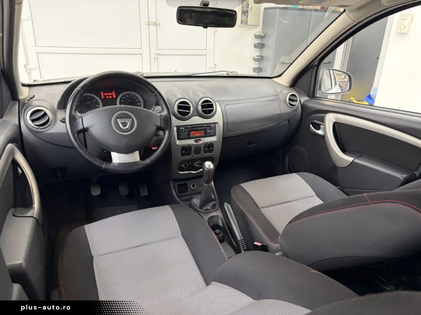 DACIA DUSTER SUV 2012 Laureate