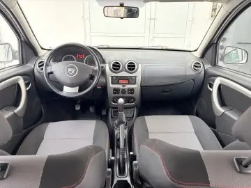 DACIA DUSTER SUV 2012 Laureate