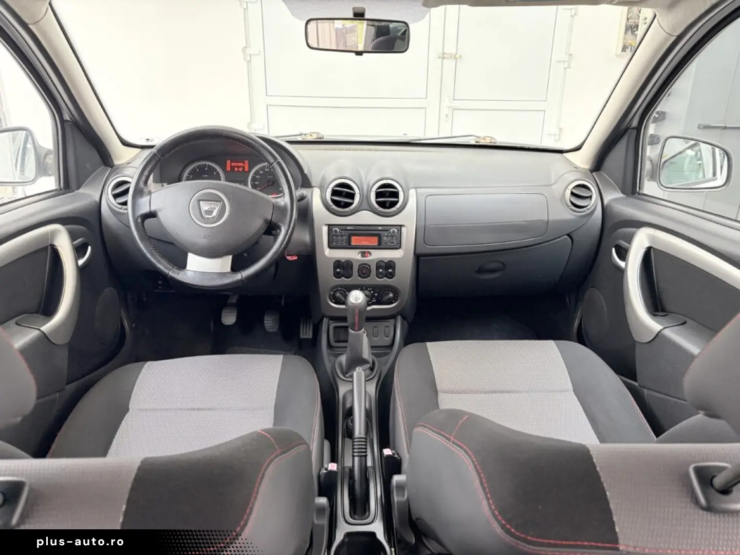 DACIA DUSTER SUV 2012 Laureate