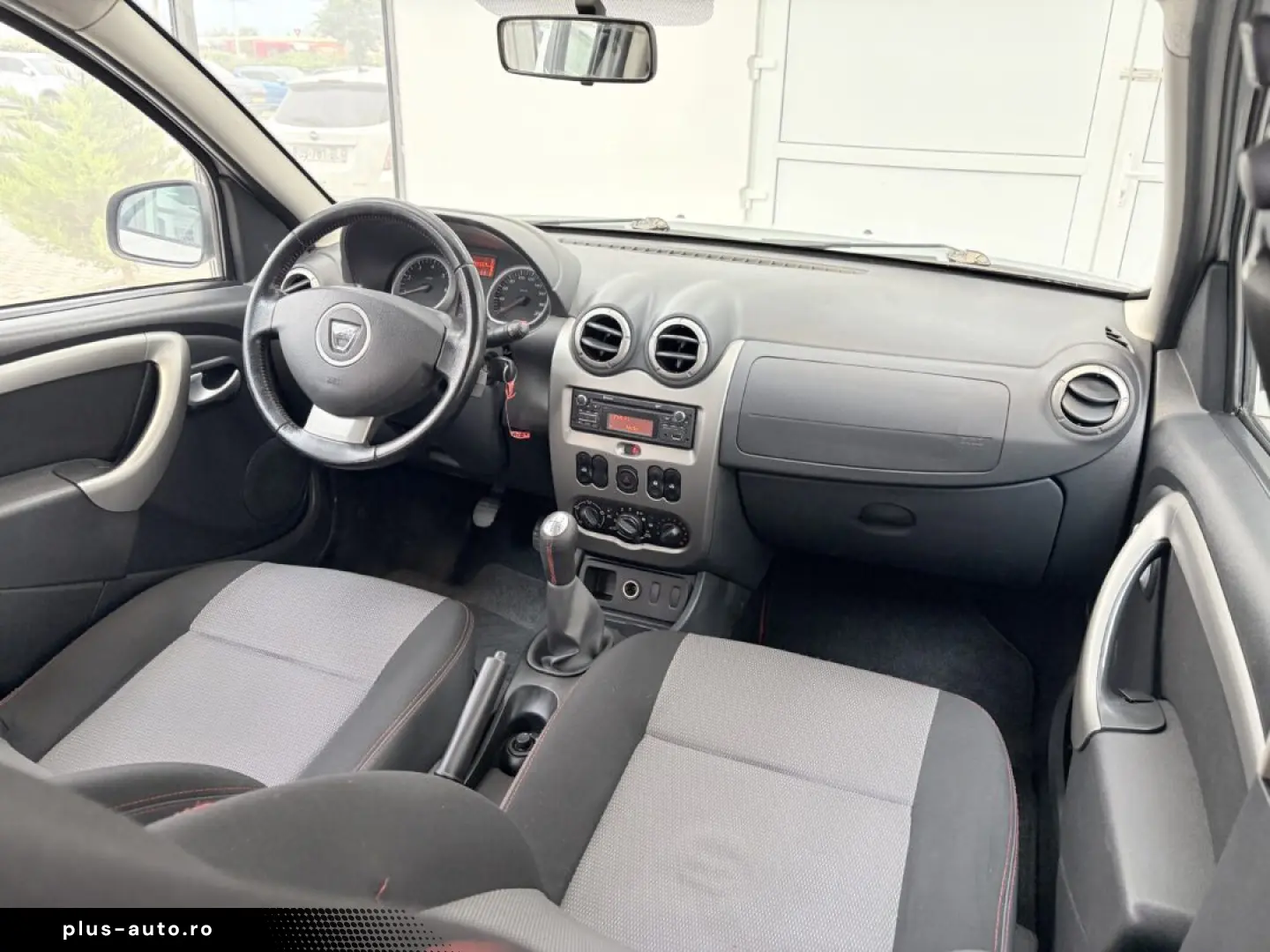 DACIA DUSTER SUV 2012 Laureate