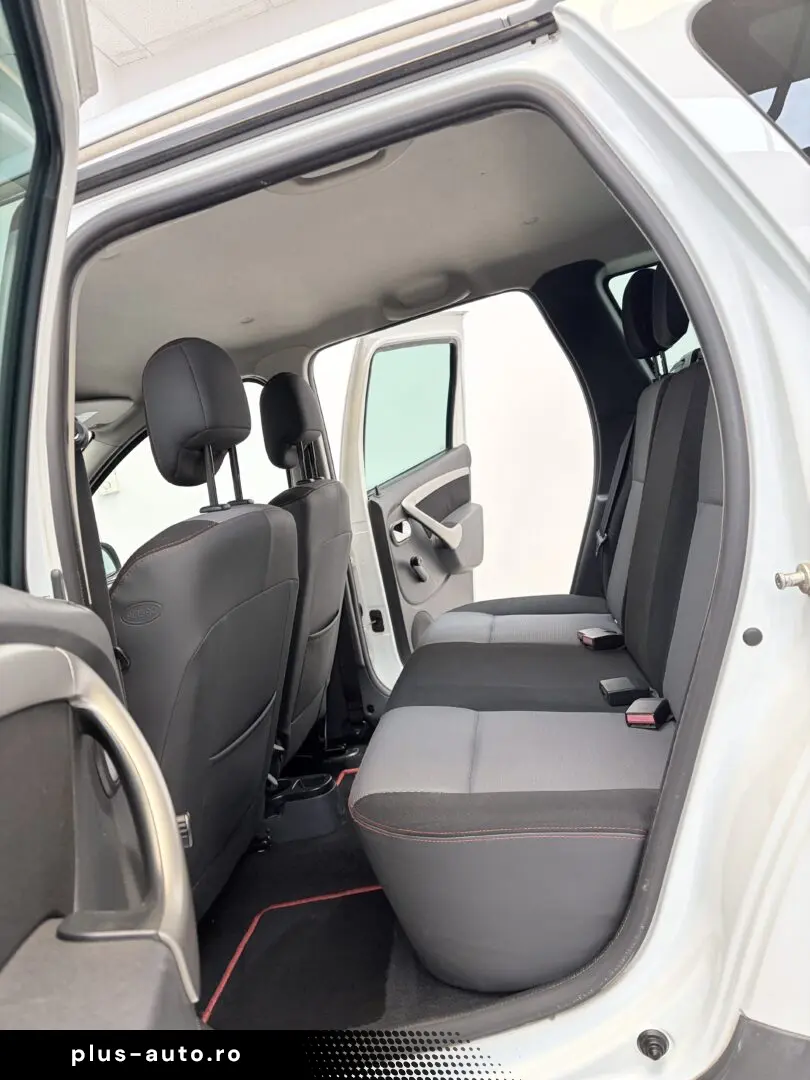 DACIA DUSTER SUV 2012 Laureate