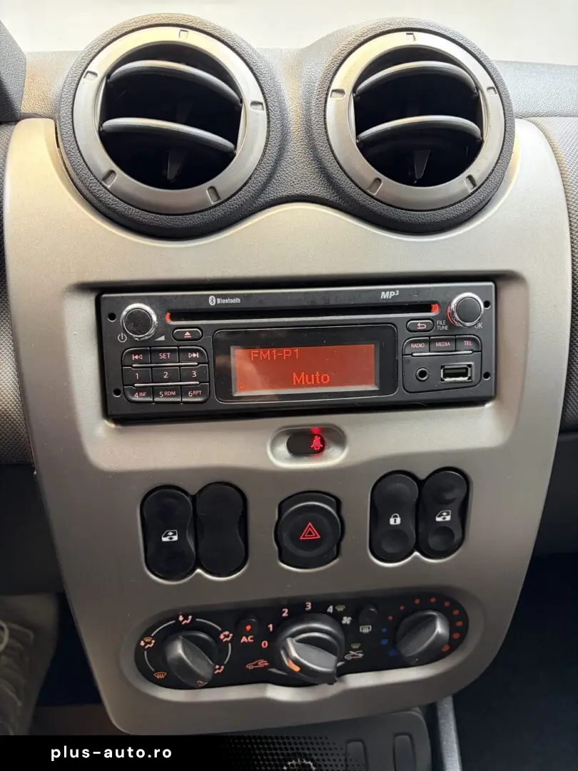 DACIA DUSTER SUV 2012 Laureate