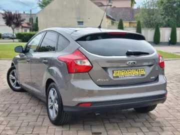 FORD FOCUS HATCHBACK 2015
