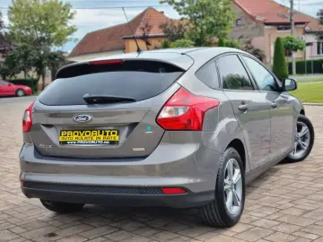 FORD FOCUS HATCHBACK 2015