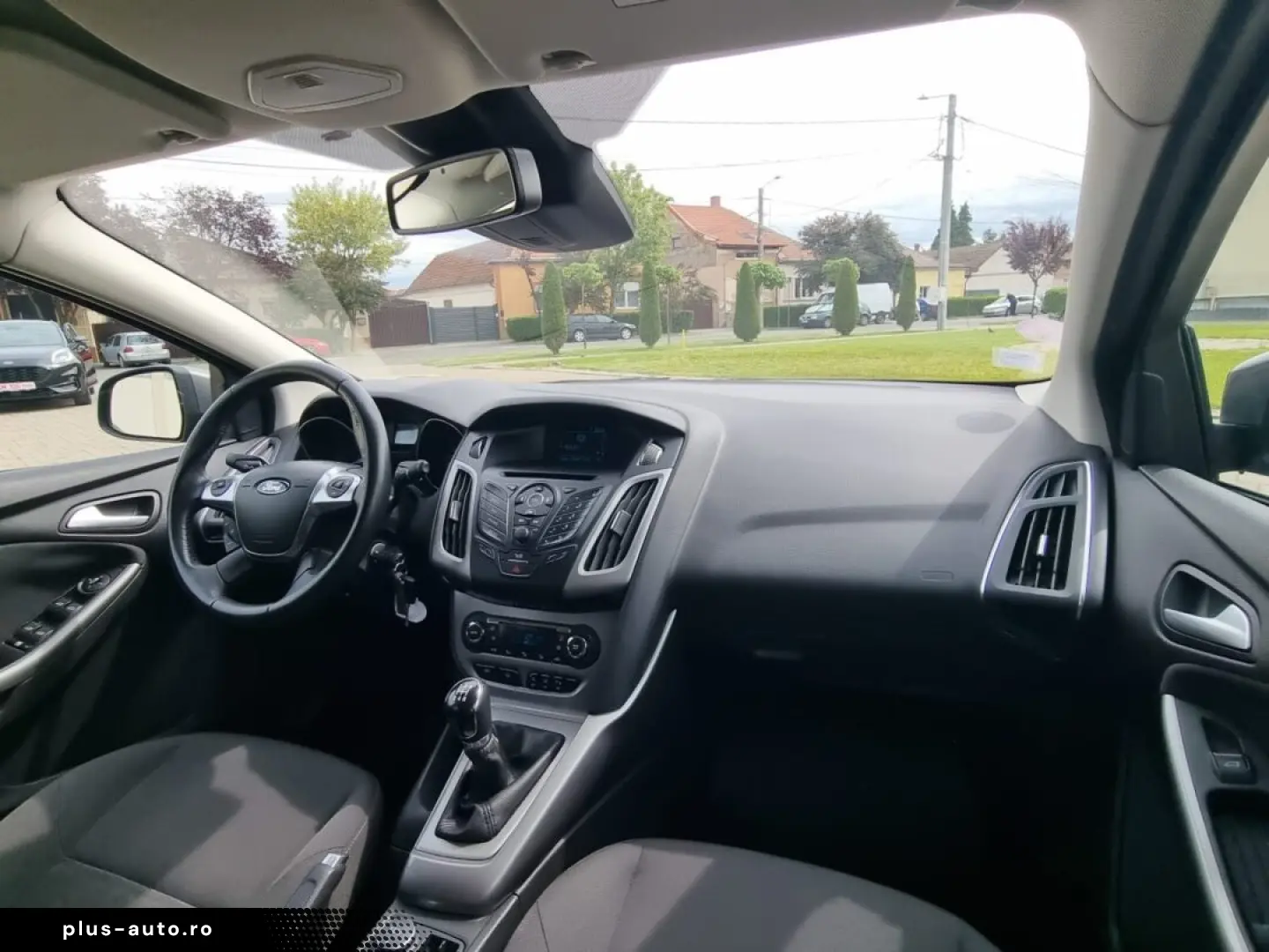 FORD FOCUS HATCHBACK 2015