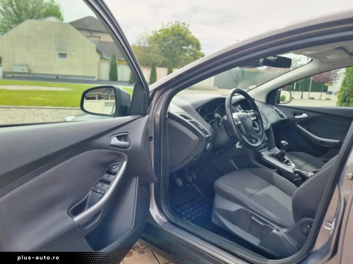 FORD FOCUS HATCHBACK 2015