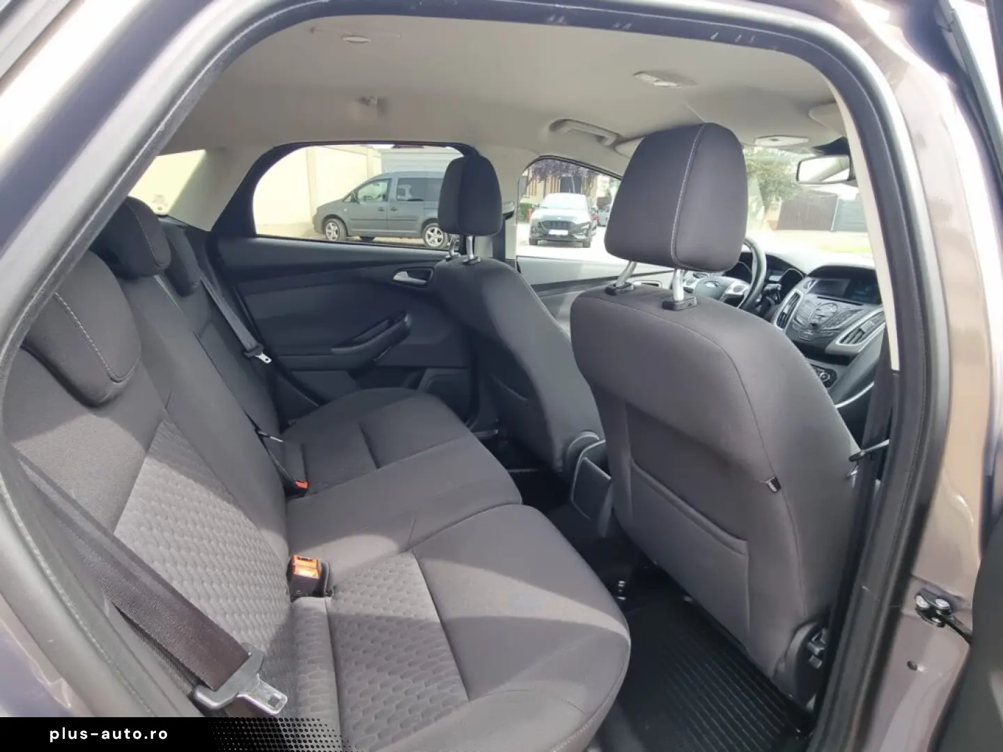 FORD FOCUS HATCHBACK 2015