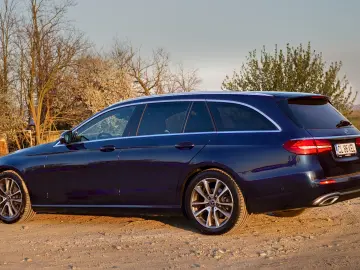 Mercedes-Benz E 220