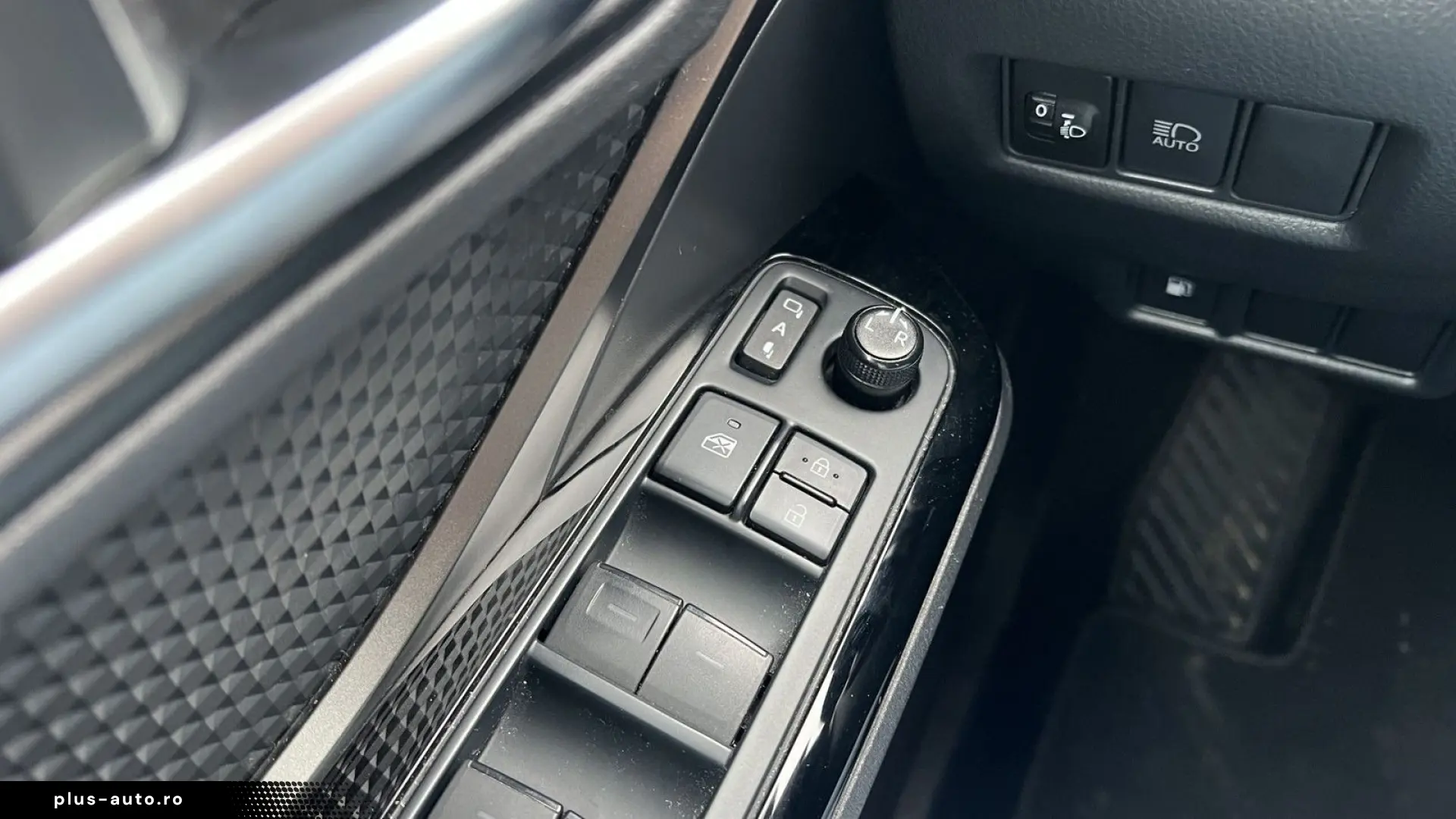TOYOTA C-HR 1.8 Hybrid Advance HALF LEDER   BLINDSPOT
