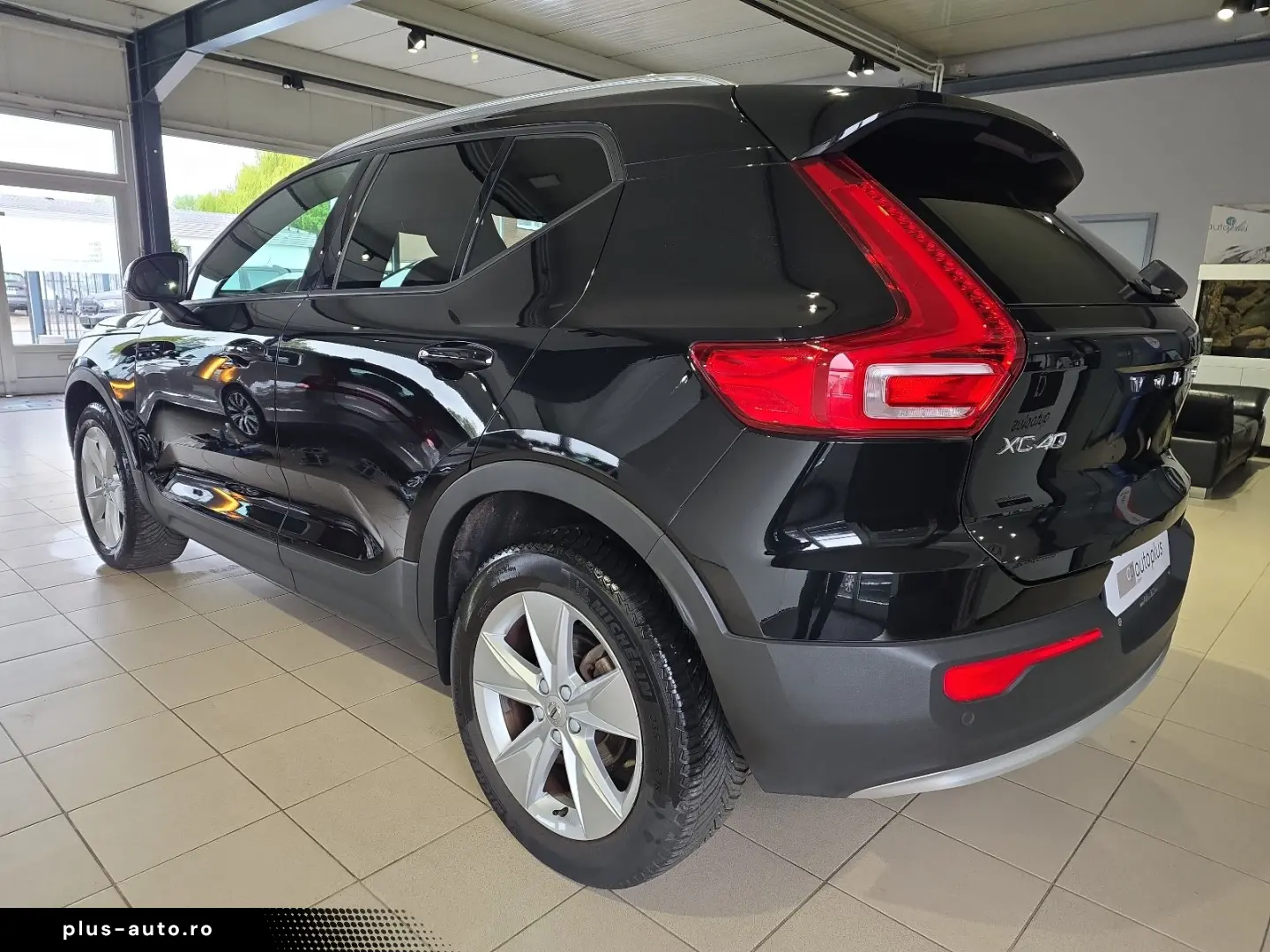 VOLVO XC40 T2 Core ACC BLIS Kamera LED WinterPaket