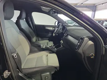 VOLVO XC40 T2 Core ACC BLIS Kamera LED WinterPaket