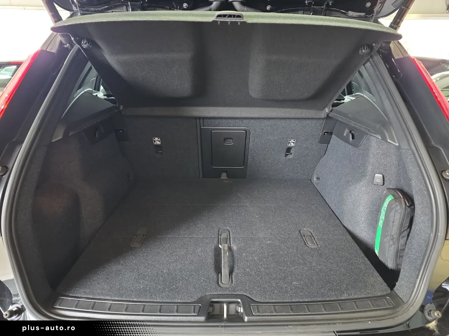VOLVO XC40 T2 Core ACC BLIS Kamera LED WinterPaket