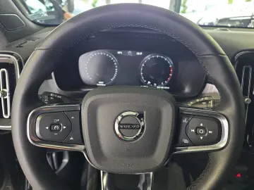 VOLVO XC40 T2 Core ACC BLIS Kamera LED WinterPaket