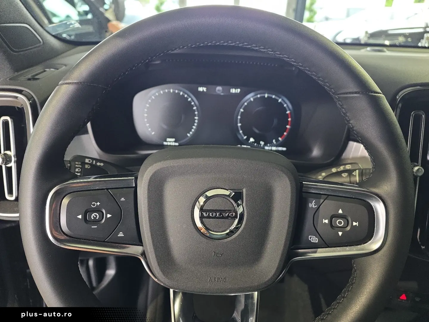 VOLVO XC40 T2 Core ACC BLIS Kamera LED WinterPaket